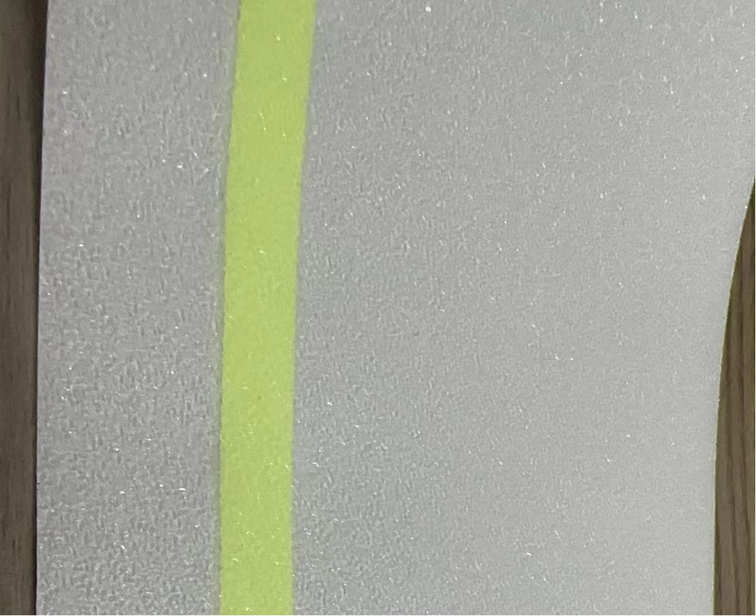 Anti-lapsus fluorescent tape
