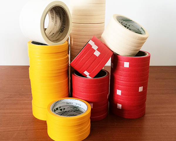 Masking tape in variis coloribus