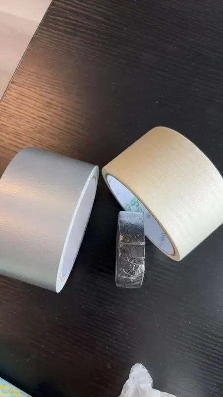 Communiter auto-tenaces materiae earumque proprietatibus